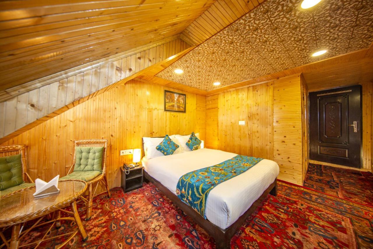 Gulmarg Ski Hill Resort Buitenkant foto