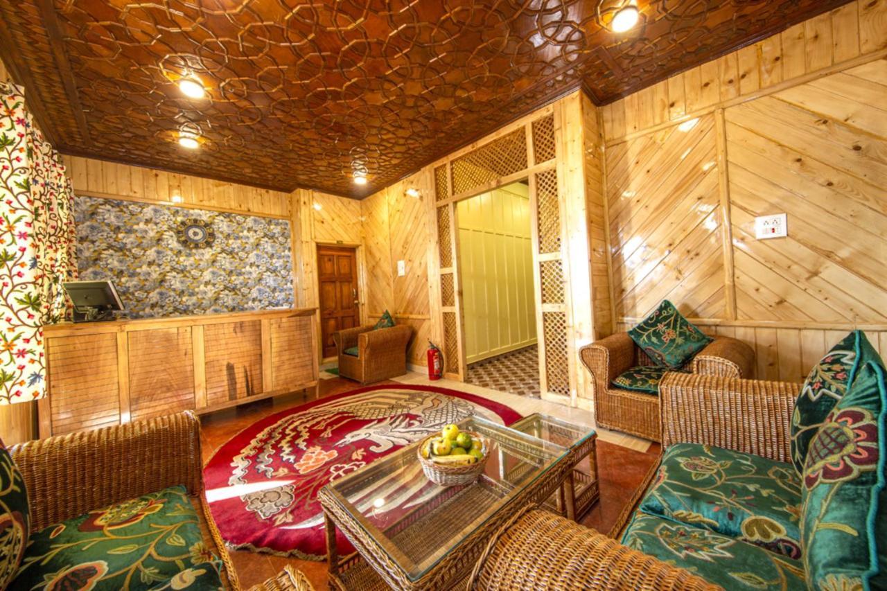 Gulmarg Ski Hill Resort Buitenkant foto