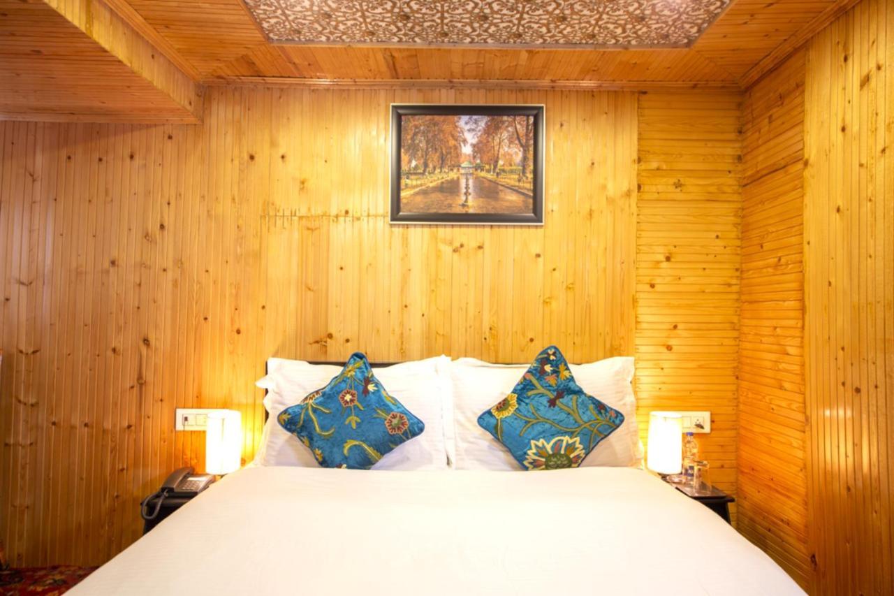 Gulmarg Ski Hill Resort Buitenkant foto